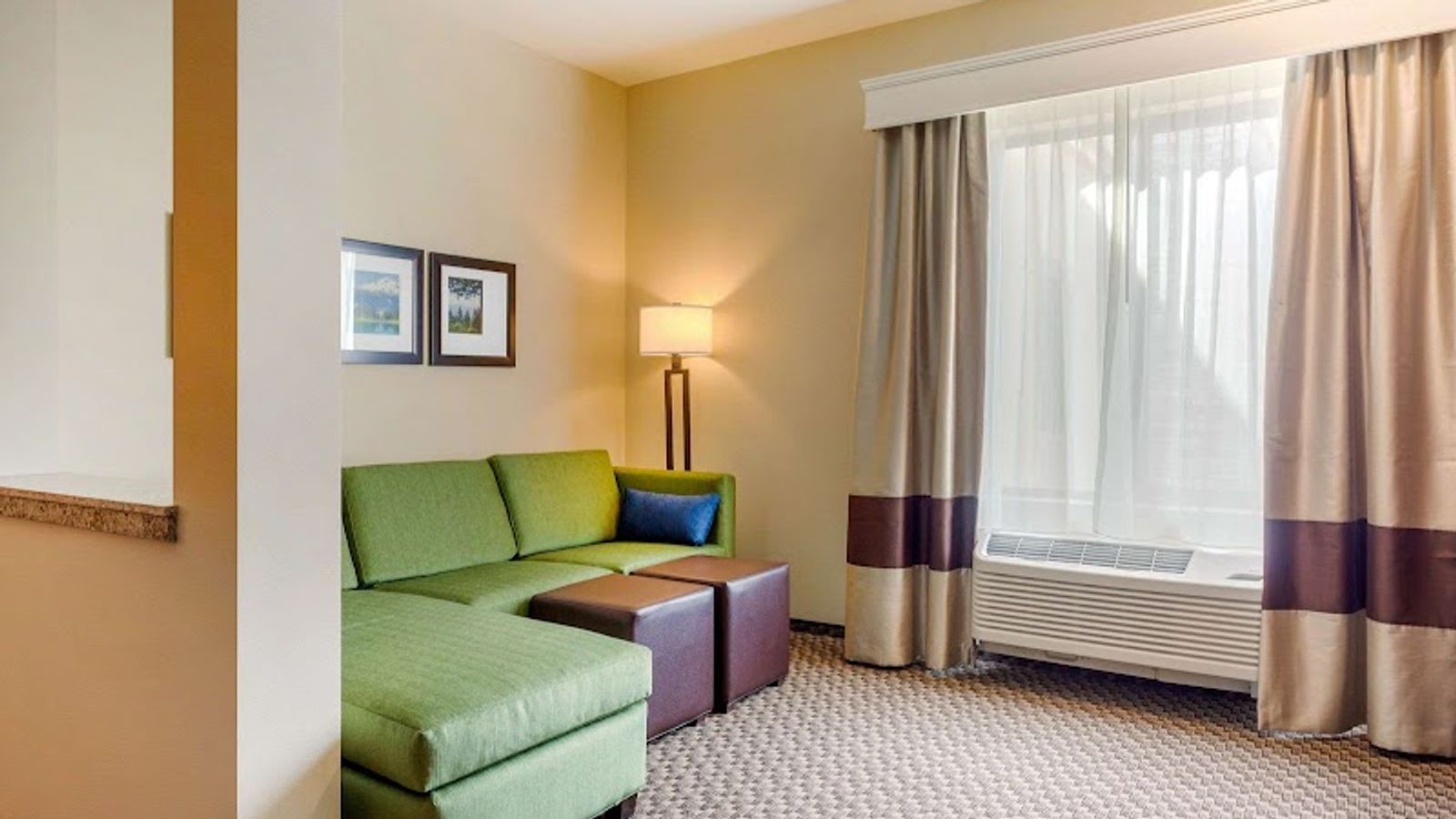 Photo of Comfort Suites Burlington near I-5