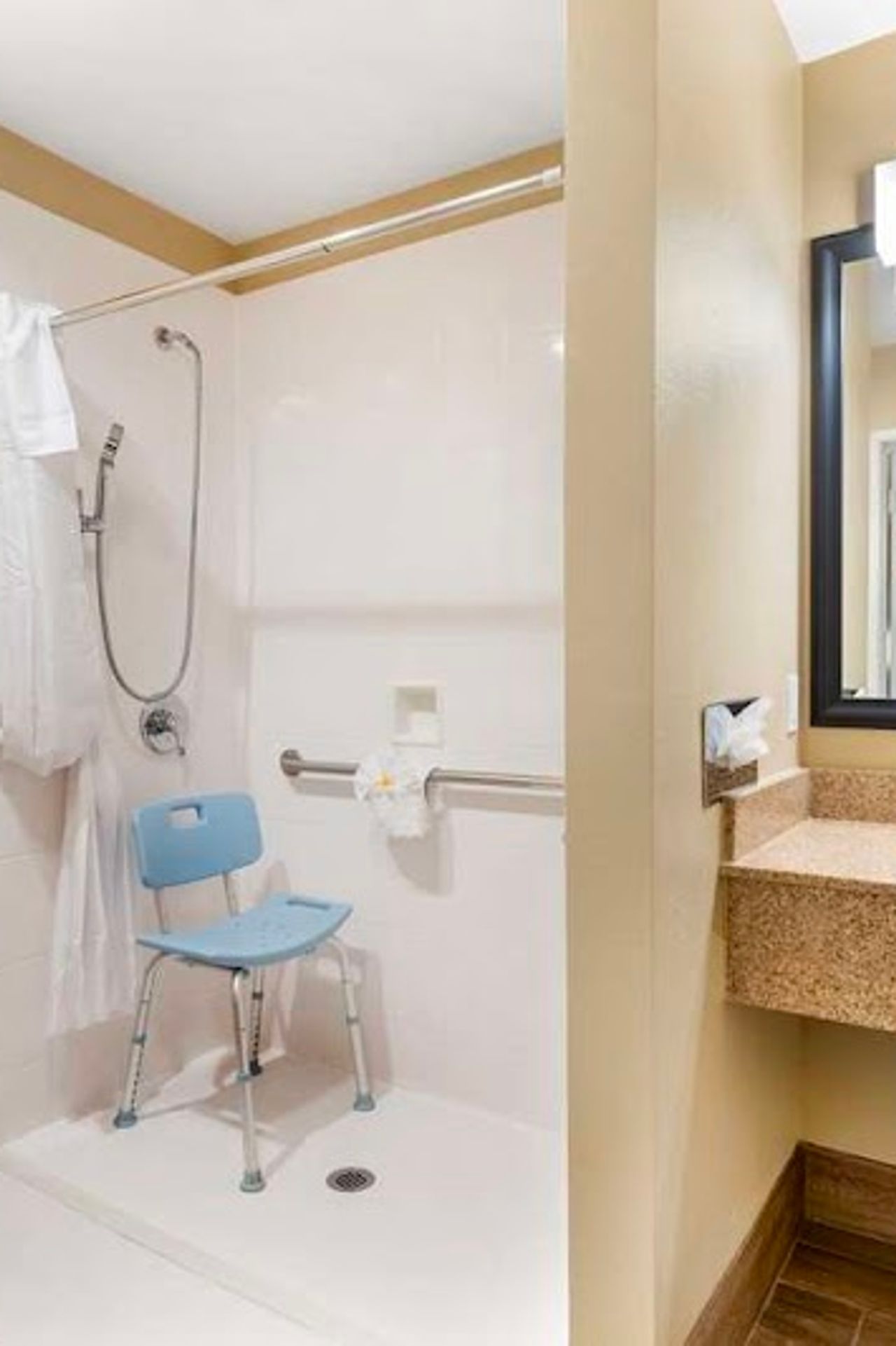 Photo of Best Western Plus Heritage Inn