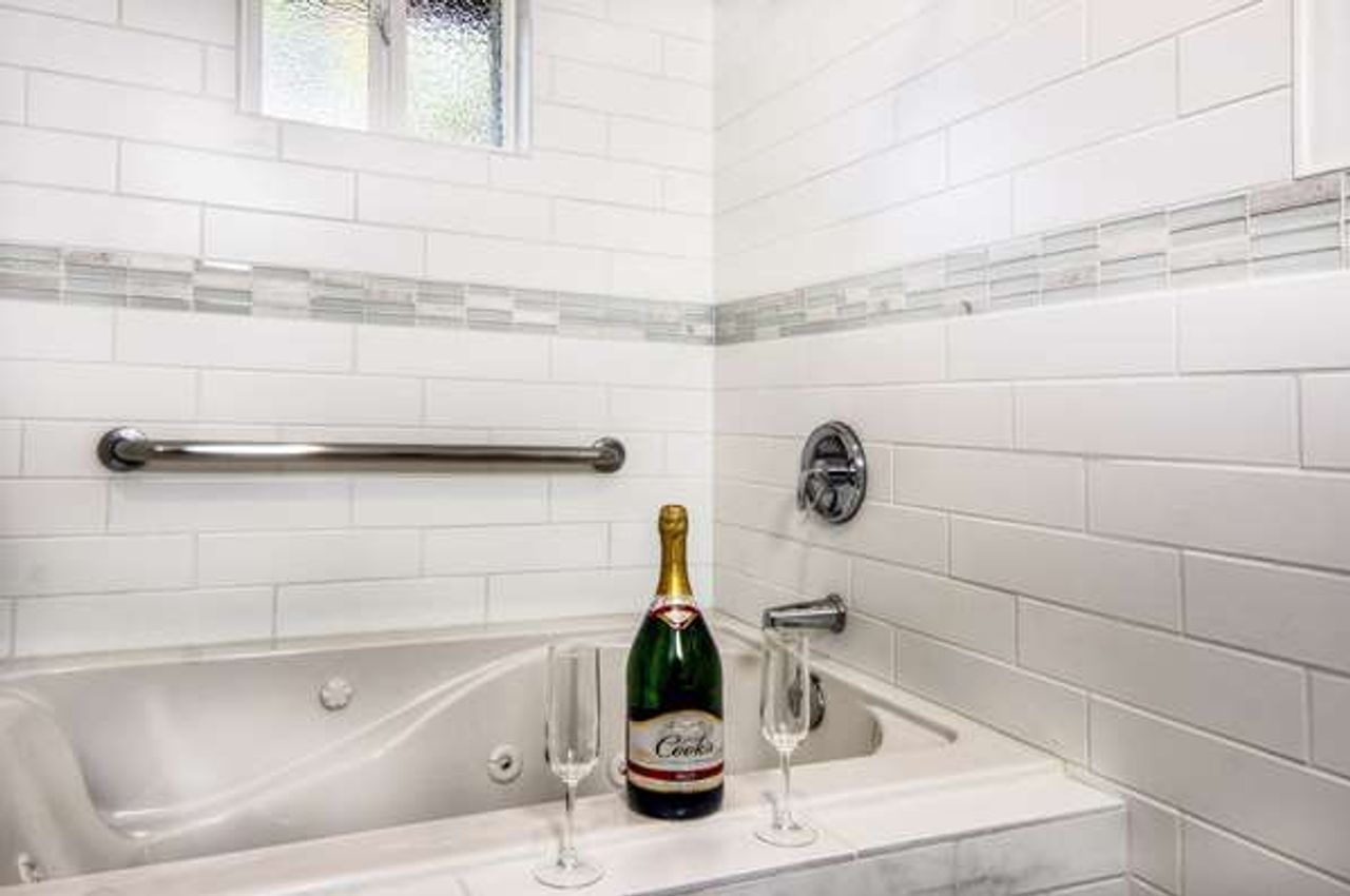 Photo of Aggie Inn, Ascend Hotel Collection