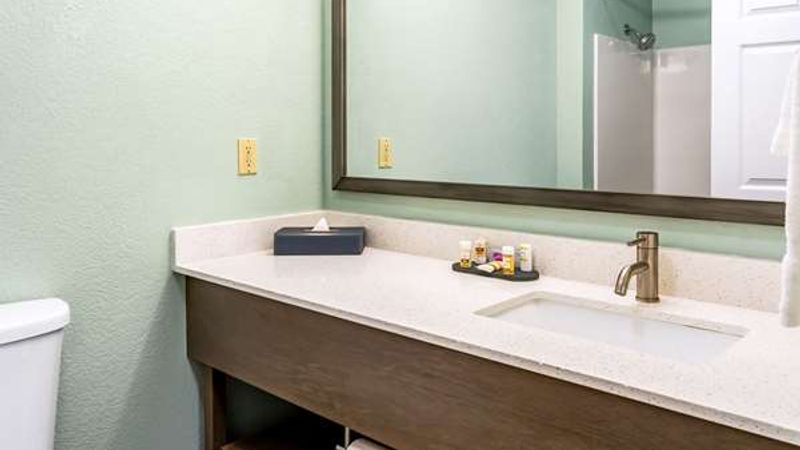 Photo of La Quinta Inn & Suites by Wyndham Newport