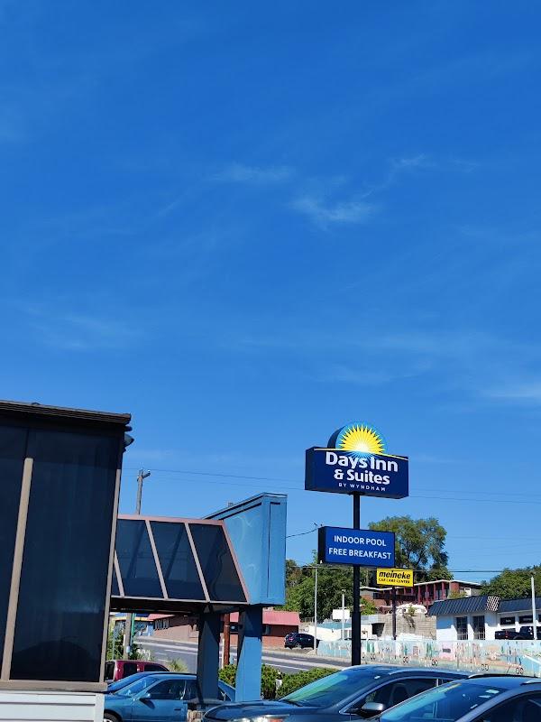 Photo of Days Inn & Suites by Wyndham Spokane