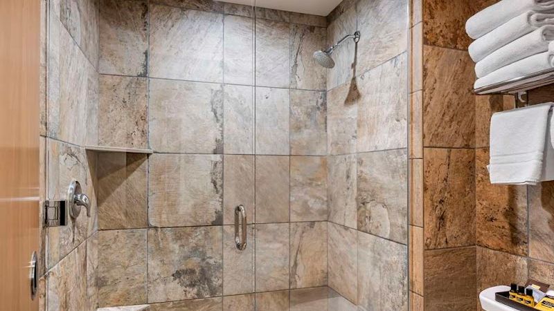 Photo of Best Western Plus Kootenai River Inn Casino & Spa - Bathroom