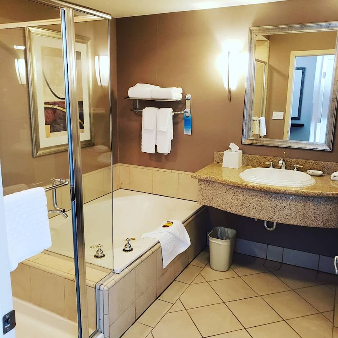 Photo of Best Western Plus Bayside Hotel - Separate tub and shower, deep soaking tub, free toiletries, hair dryer