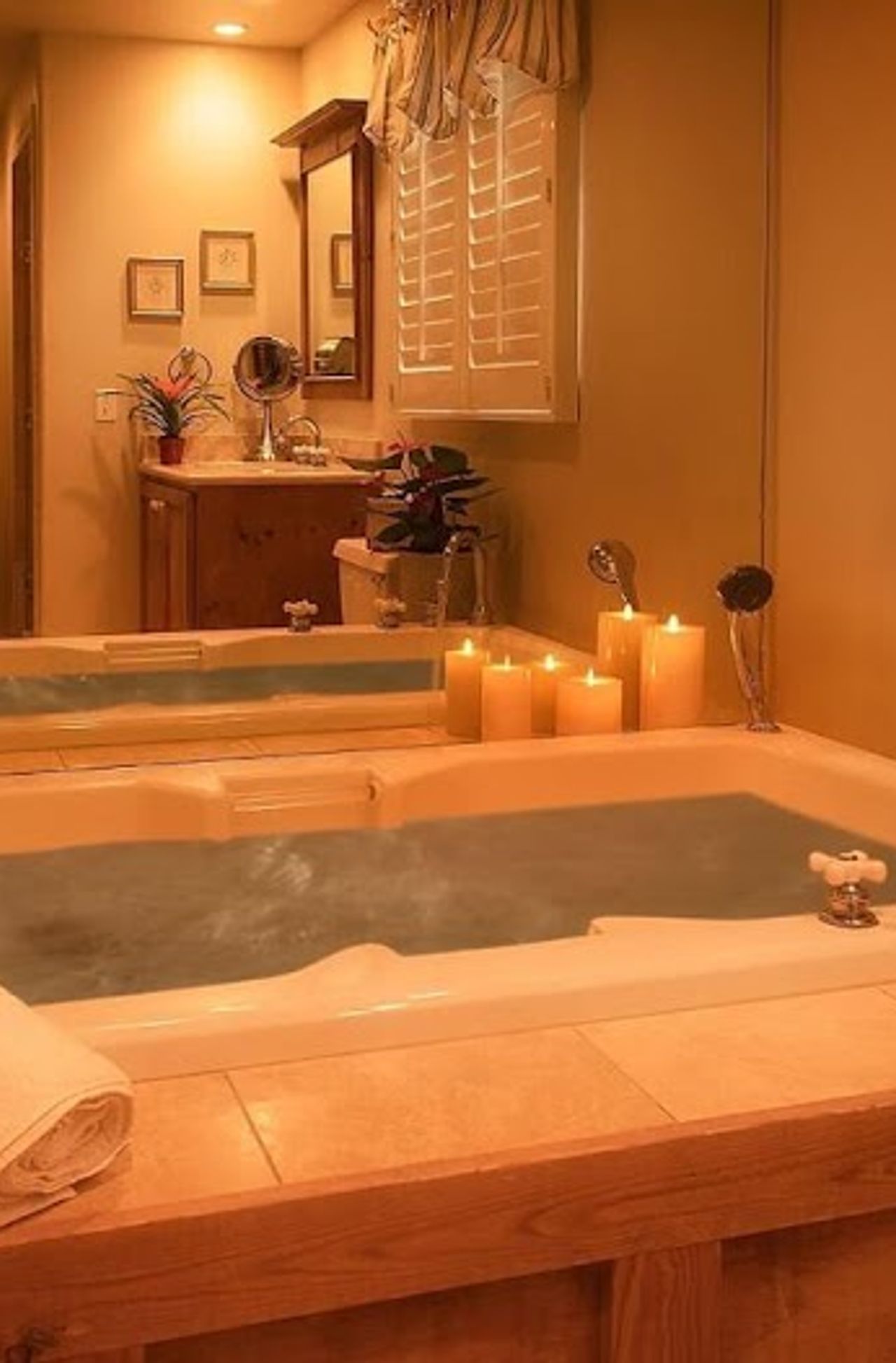 Photo of Carmel Country Inn - Oversized whirlpool tubs in many bathrooms