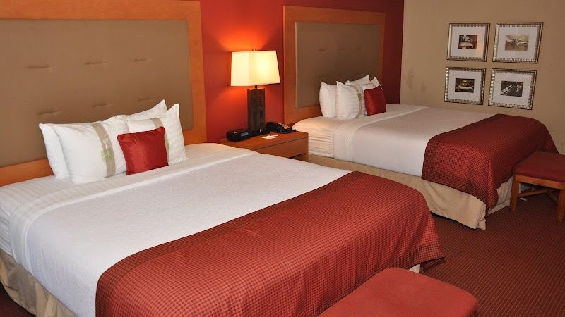 Photo of Holiday Inn & Suites Oakland - Airport, an IHG Hotel