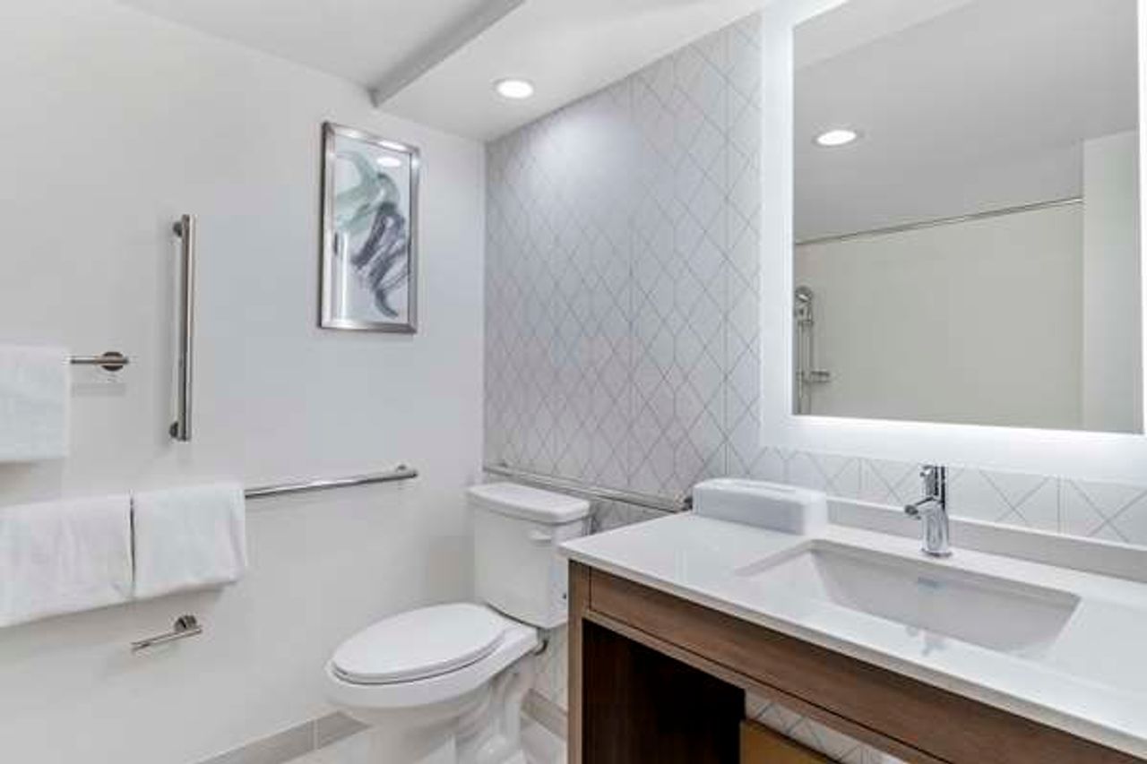 Photo of Comfort Inn Marina on the Monterey Bay - Bathroom