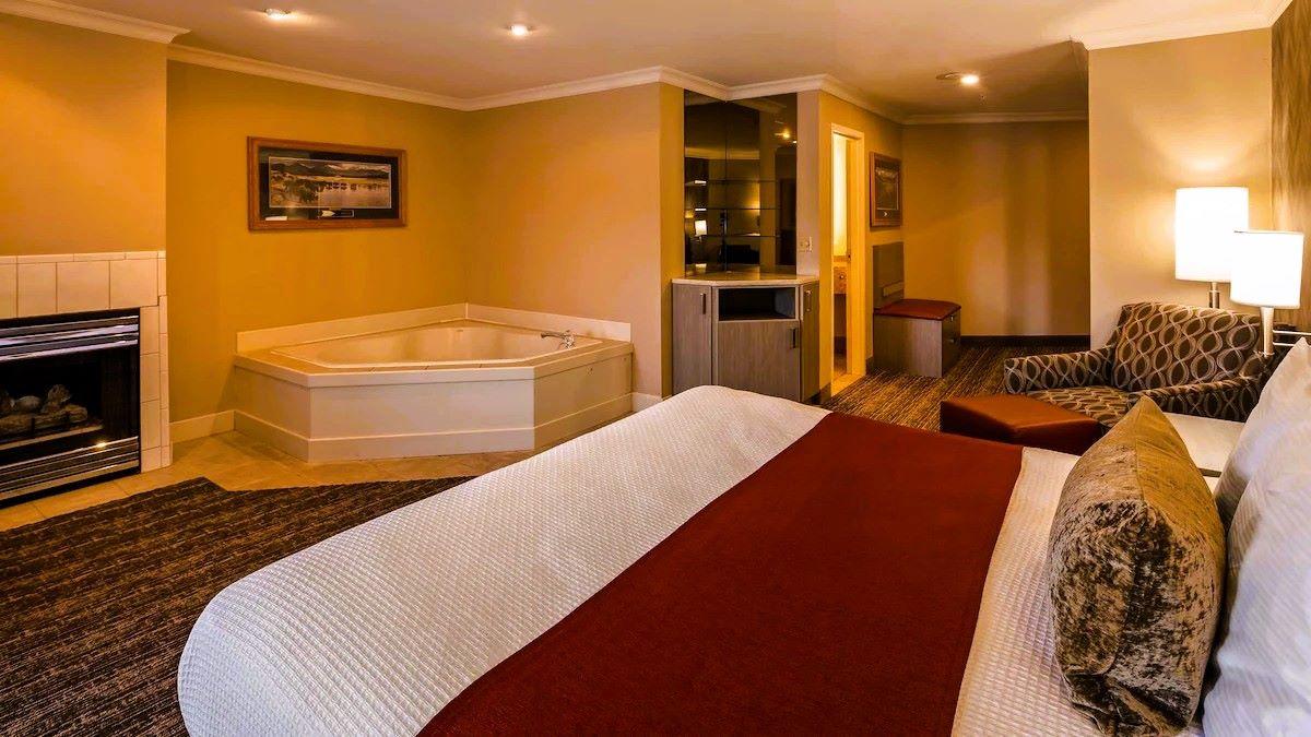 Best Western Plus Kootenai River Inn Casino & Spa - Jacuzzi Suite