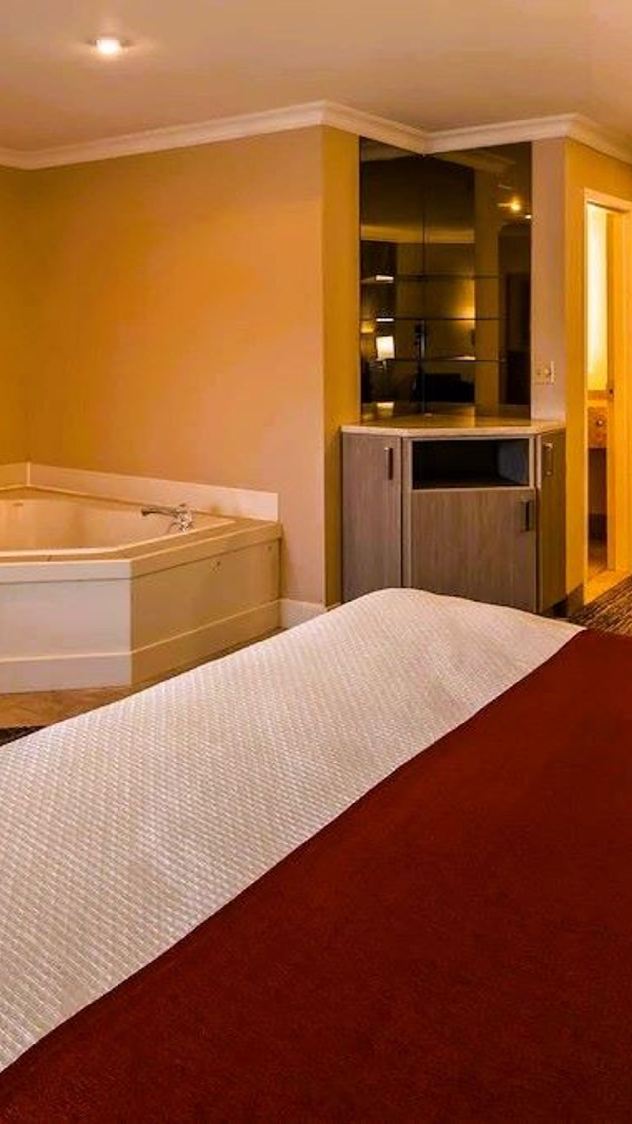Best Western Plus Kootenai River Inn Casino & Spa - Jacuzzi Suite