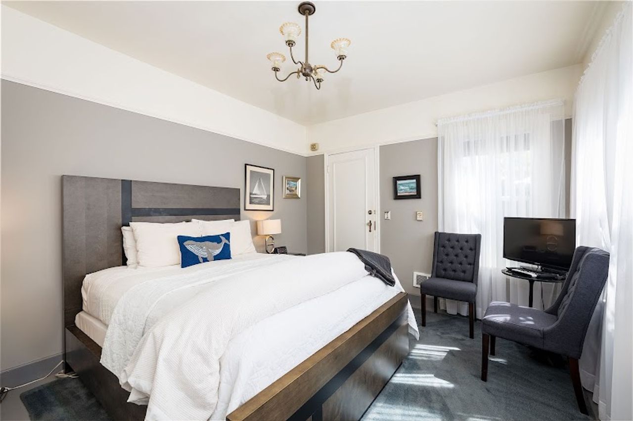 Photo of Nantucket Whale Inn, Half Moon Bay Hotel