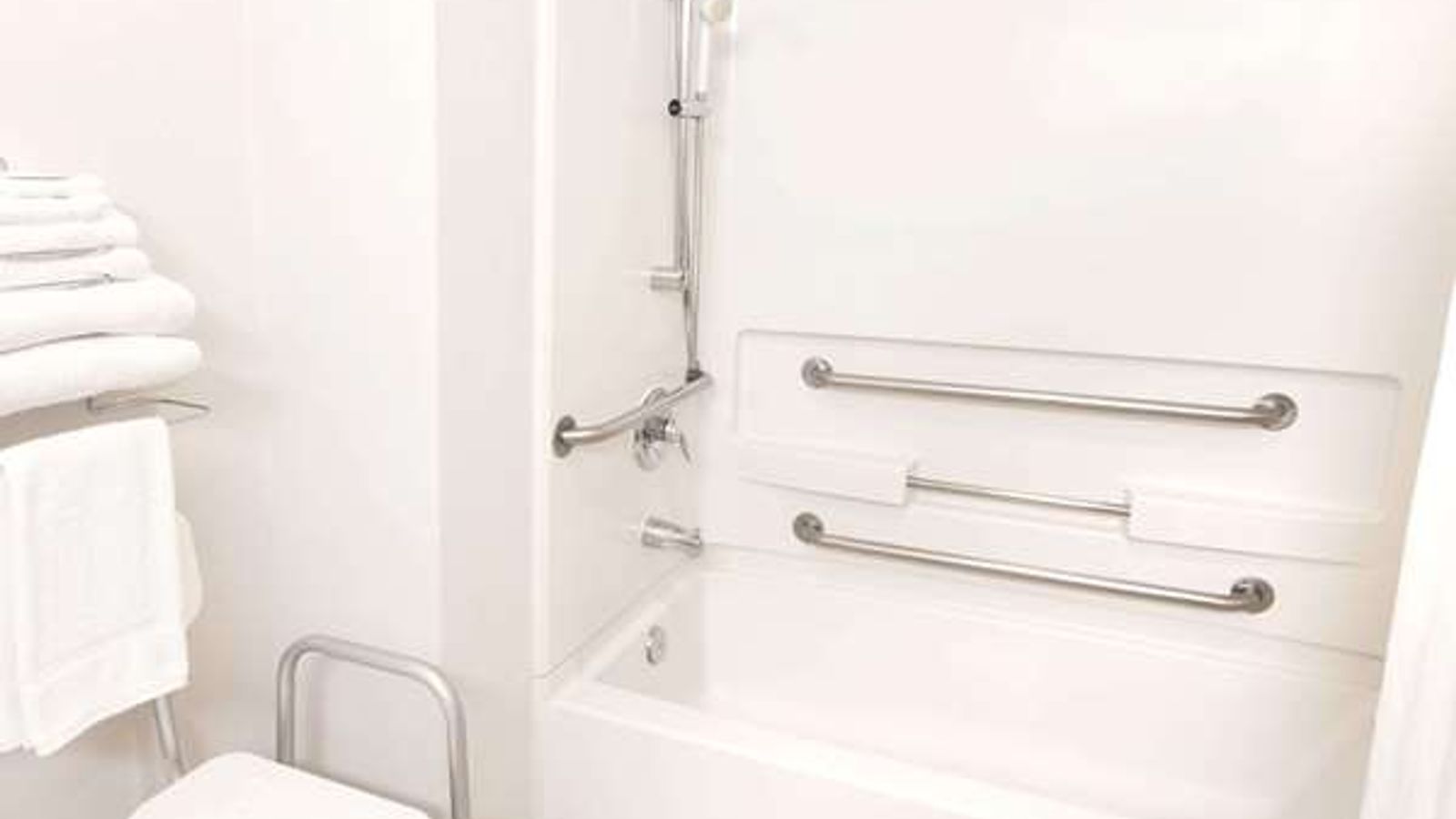 Photo of Super 8 by Wyndham Redmond