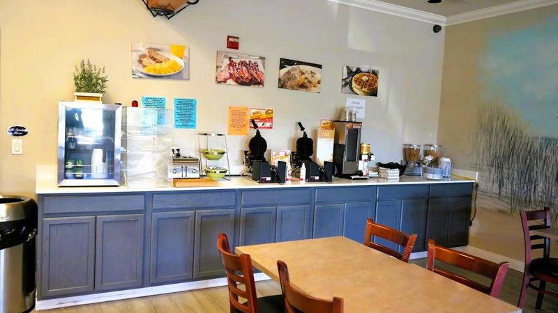 Photo of Ocean Paradise Hotel & Resort - Breakfast area, Complimentary continental breakfast