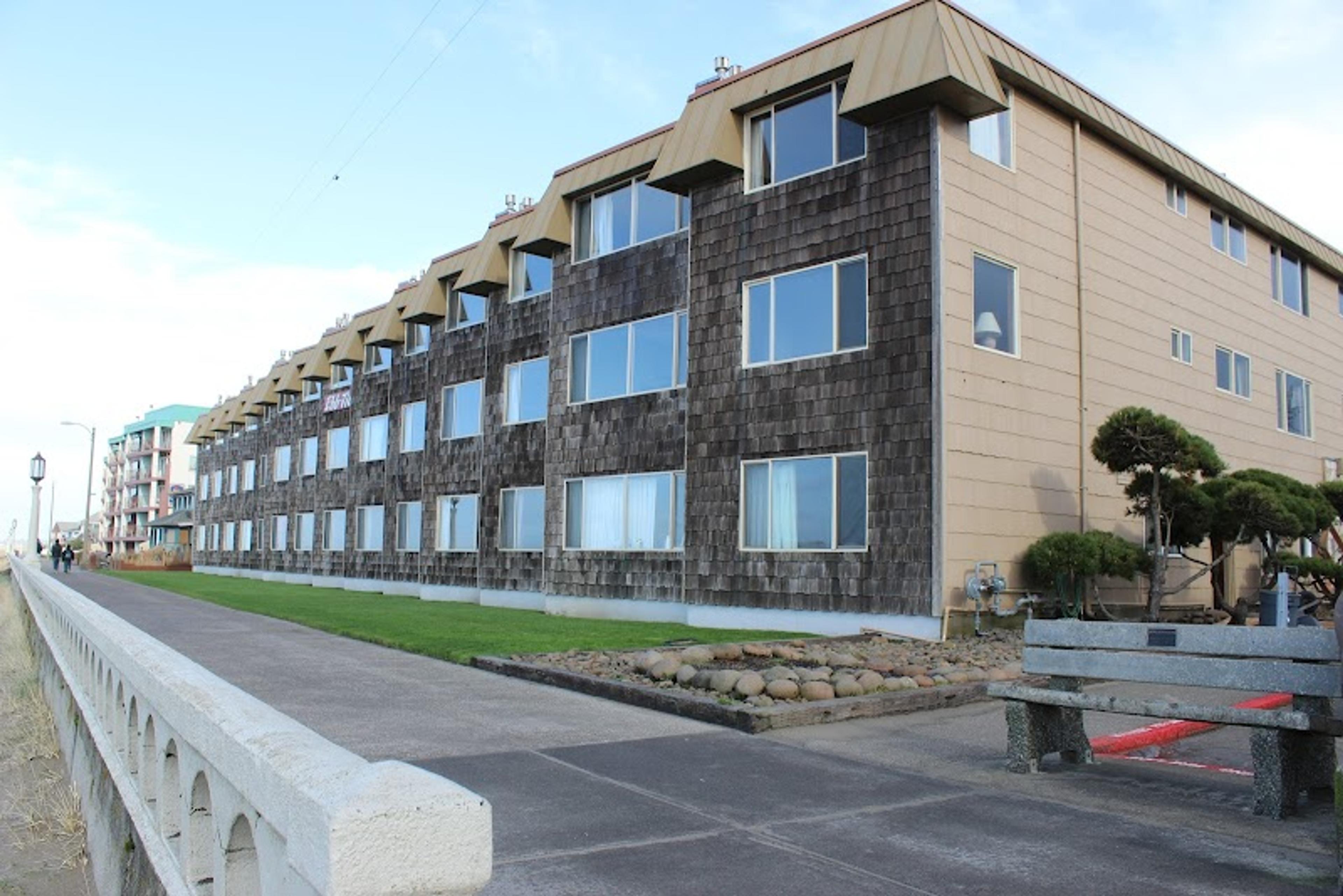 Ebb Tide Oceanfront Inn