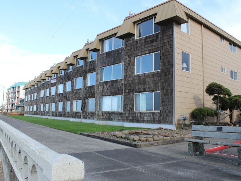 Ebb Tide Oceanfront Inn