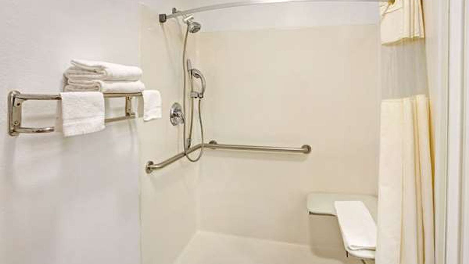 Photo of Days Inn & Suites by Wyndham Gresham