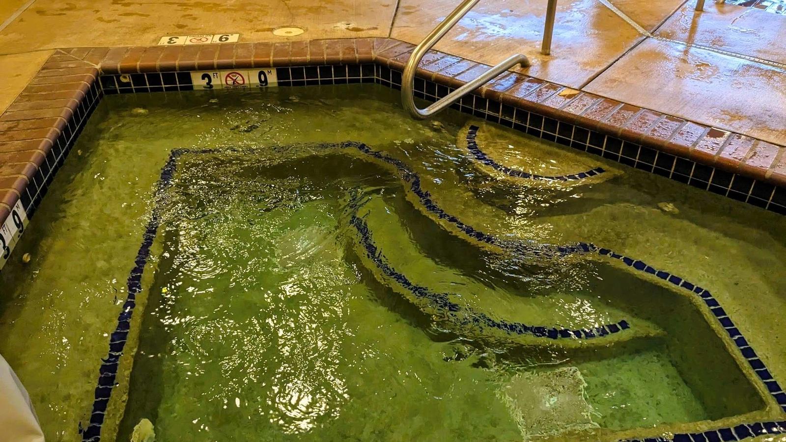 Comfort Suites Eugene - Hot tub