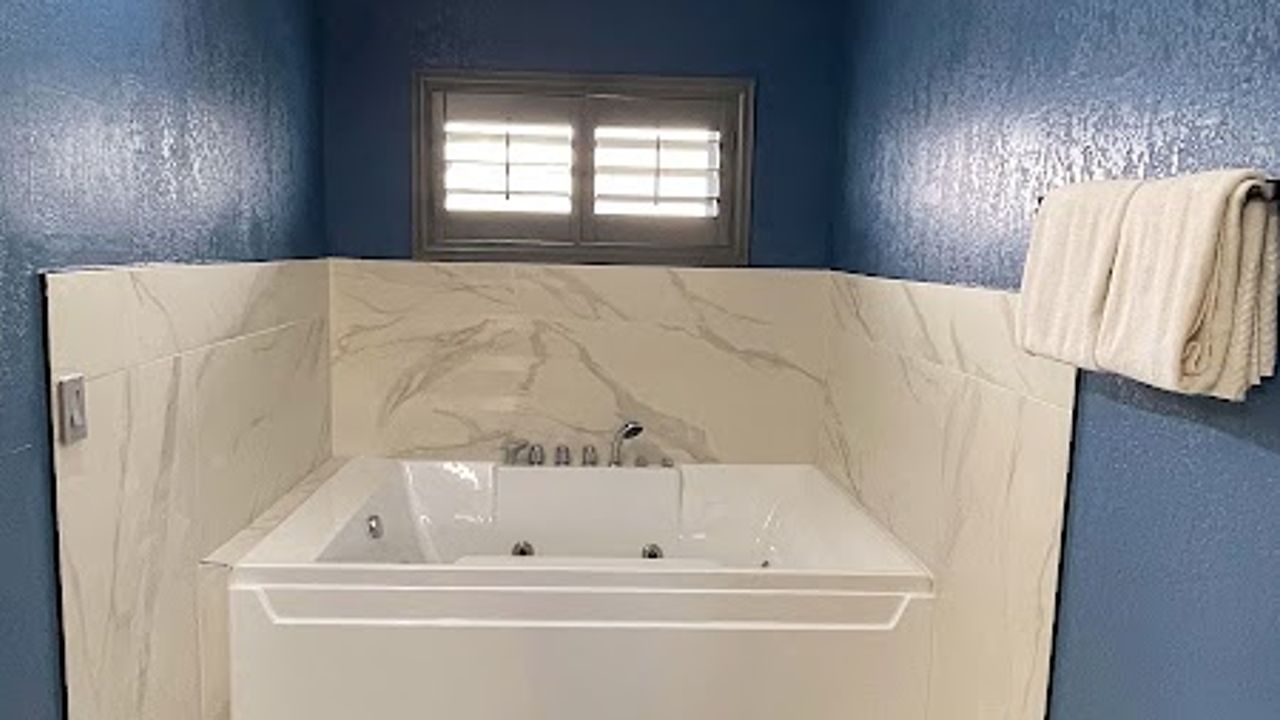 Photo of The Fremont Inn - Queen Suite with Spa Bath, Private in-room Jacuzzi (Spa) Tub