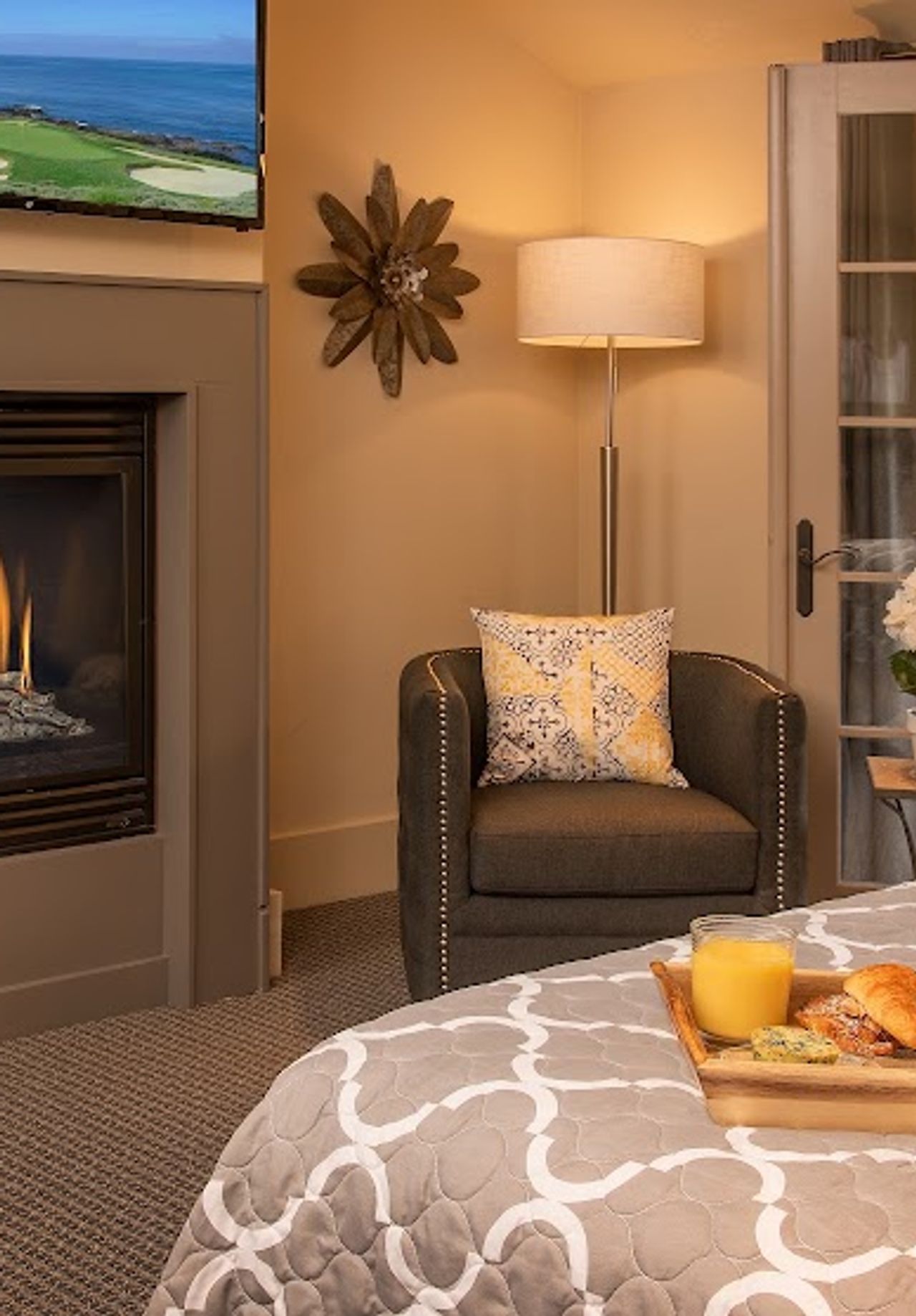 Photo of Carmel Country Inn - Luxury King Studio