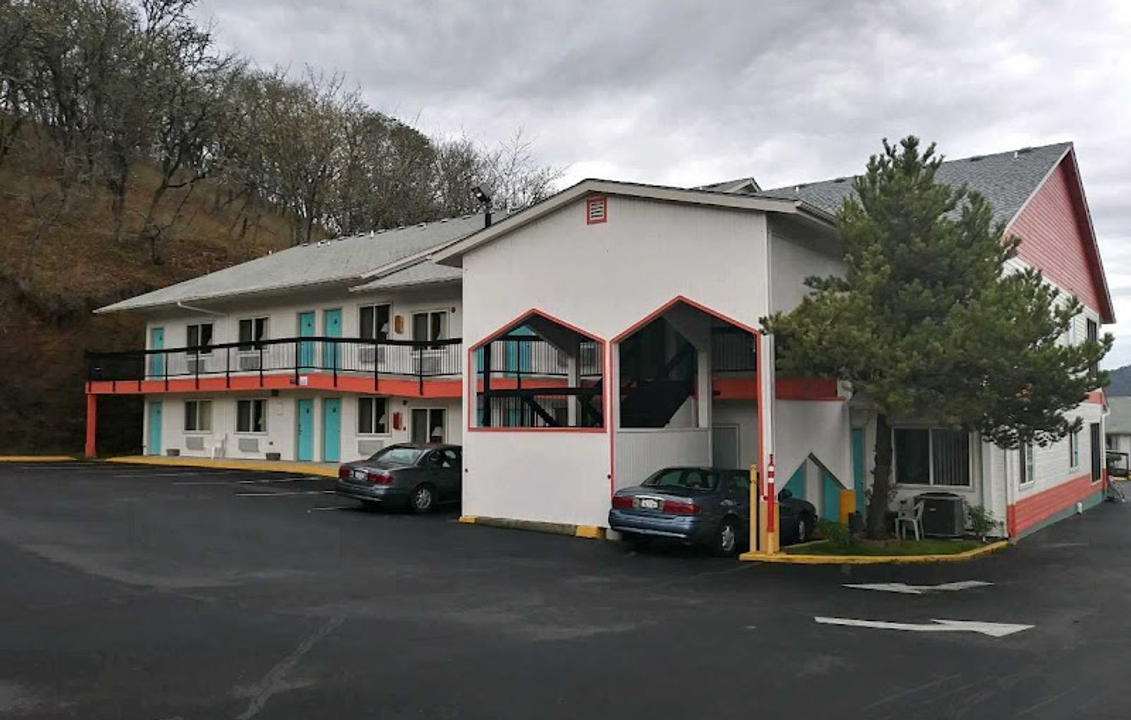 Howard Johnson by Wyndham Roseburg