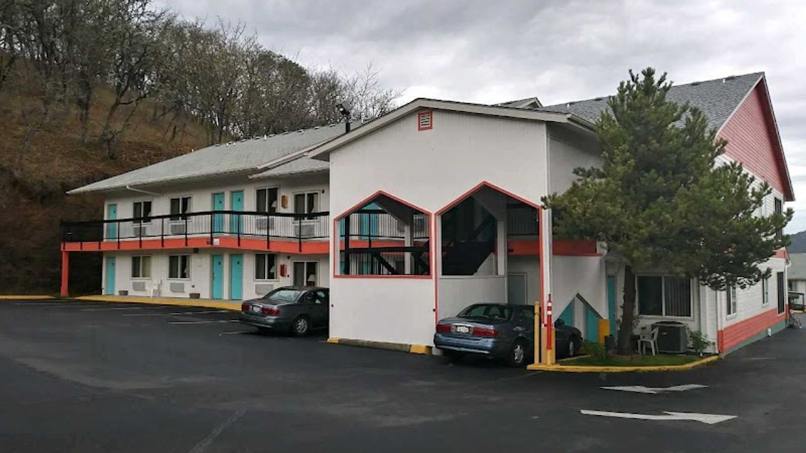 Photo of Howard Johnson by Wyndham Roseburg