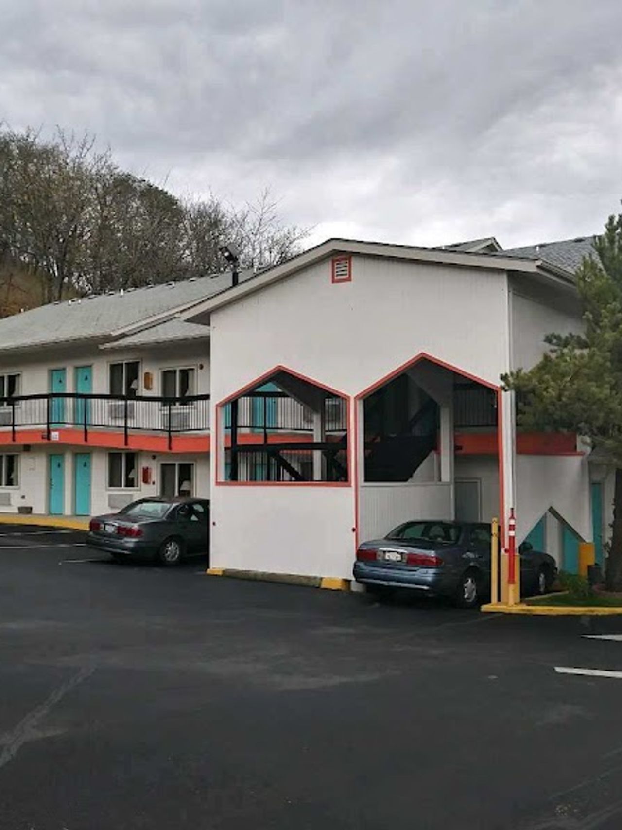 Photo of Howard Johnson by Wyndham Roseburg