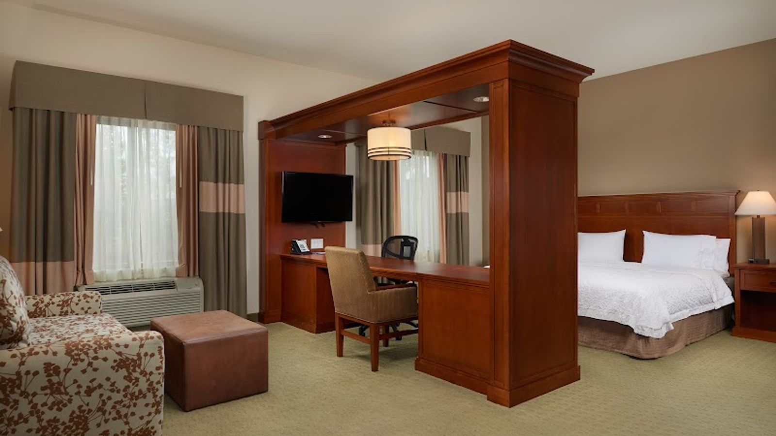 Photo of Hampton Inn & Suites Salem