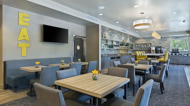 Photo of Oxford Suites Bellingham