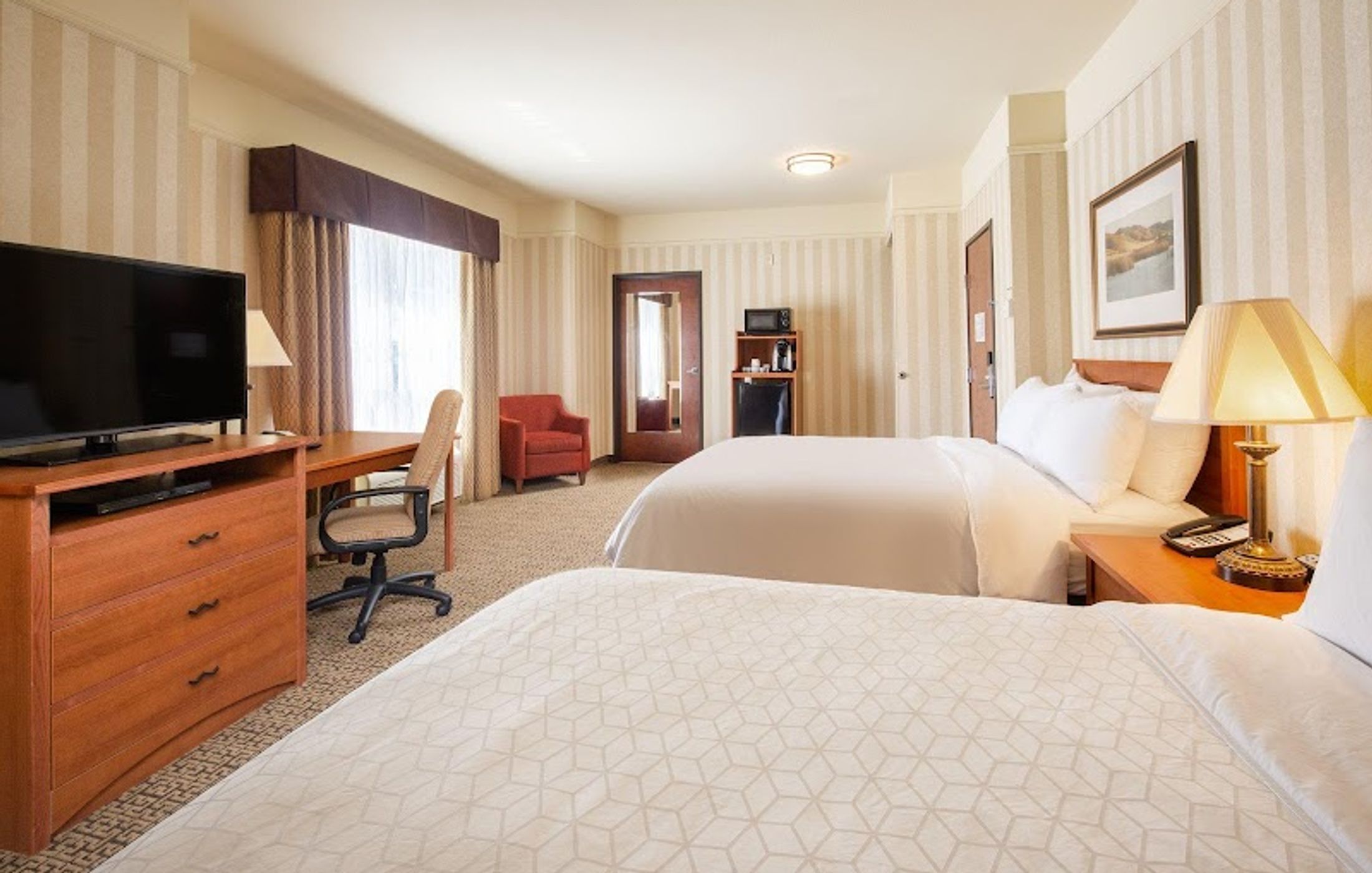 Holiday Inn Express & Suites Astoria, an IHG Hotel