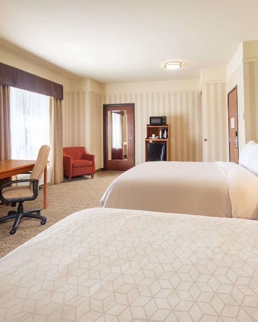 Holiday Inn Express & Suites Astoria, an IHG Hotel