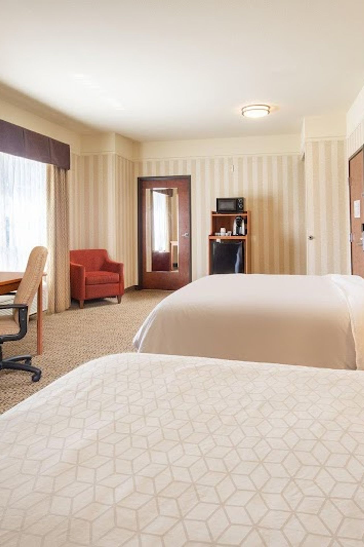 Photo of Holiday Inn Express & Suites Astoria, an IHG Hotel