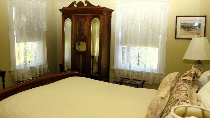 Bear Flag Inn - Sherwood Room