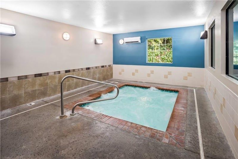 Photo of Quality Inn Port Orchard - Indoor whirlpool/hot tub