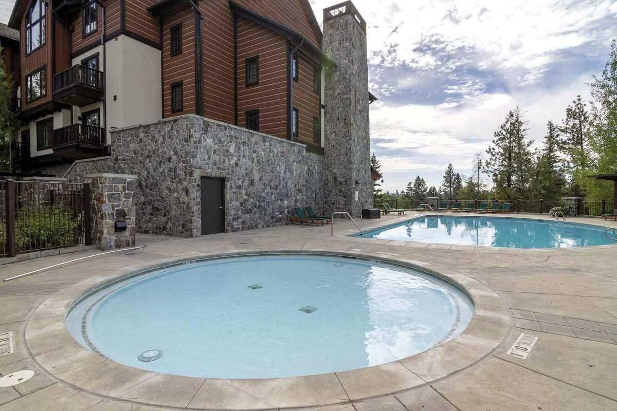 Tamarack Resort - Outdoor pool area