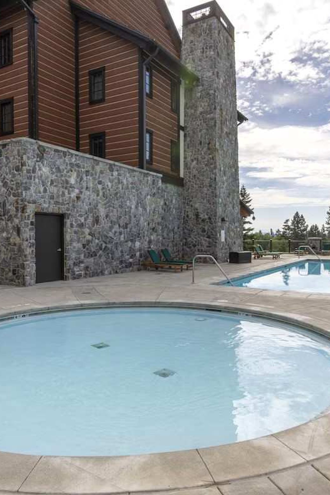 Tamarack Resort - Outdoor pool area