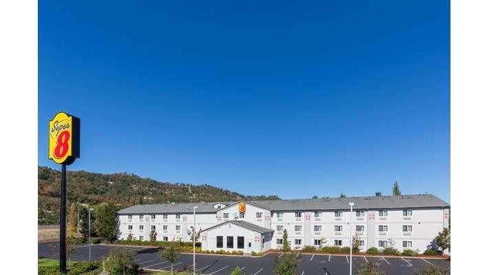 Super 8 by Wyndham Roseburg