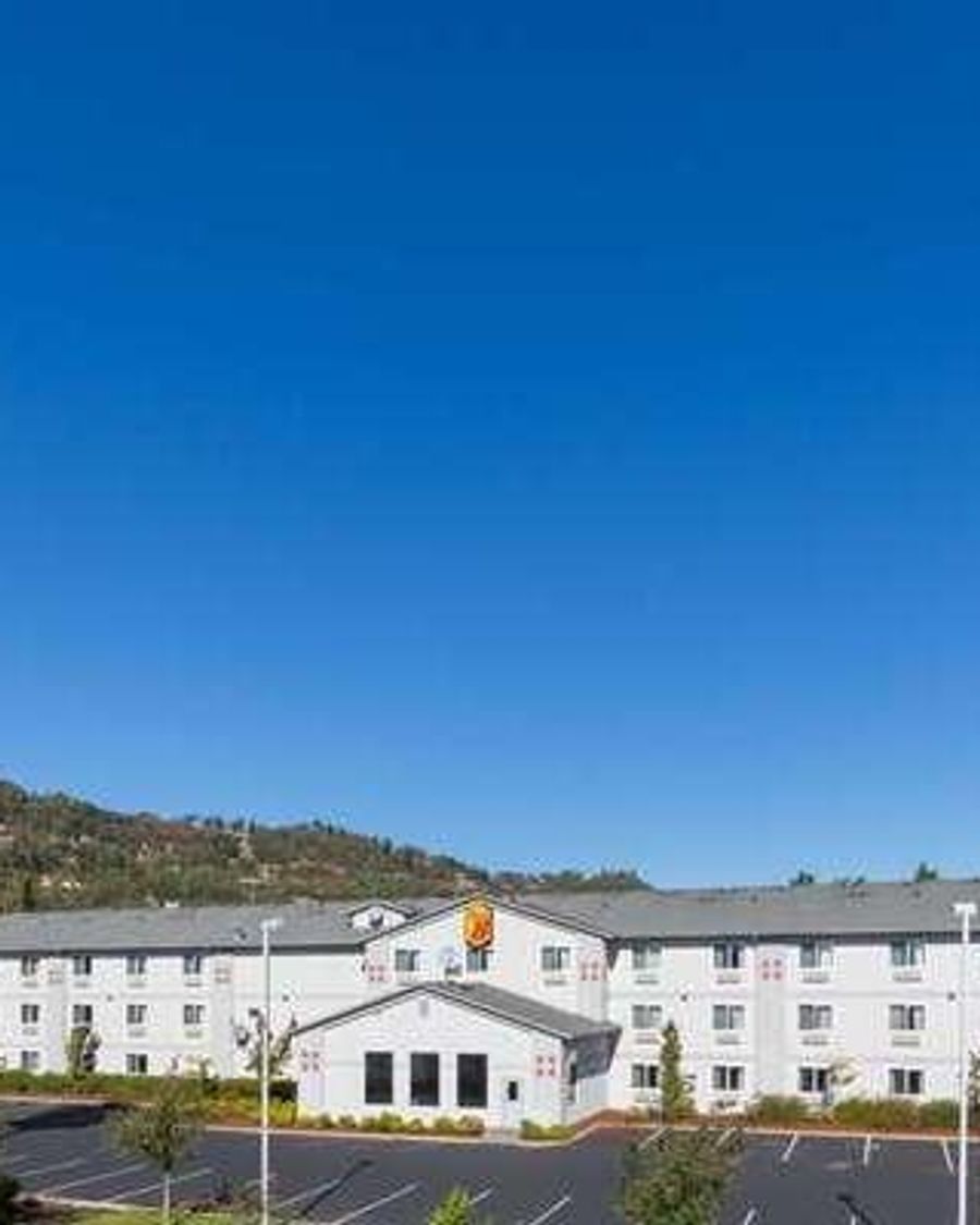 Super 8 by Wyndham Roseburg