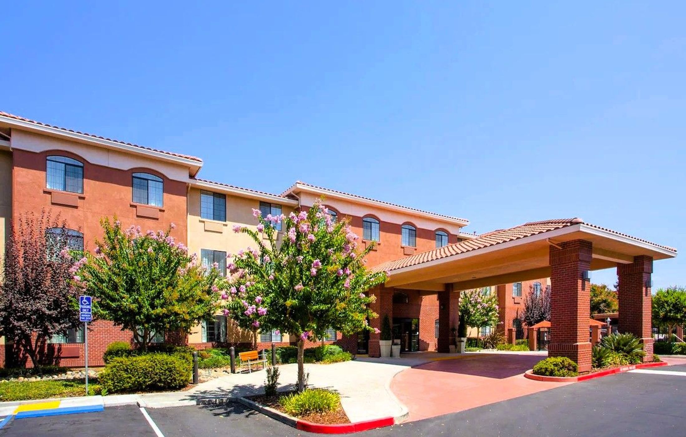 Holiday Inn Express & Suites Davis - University Area, an IHG Hotel