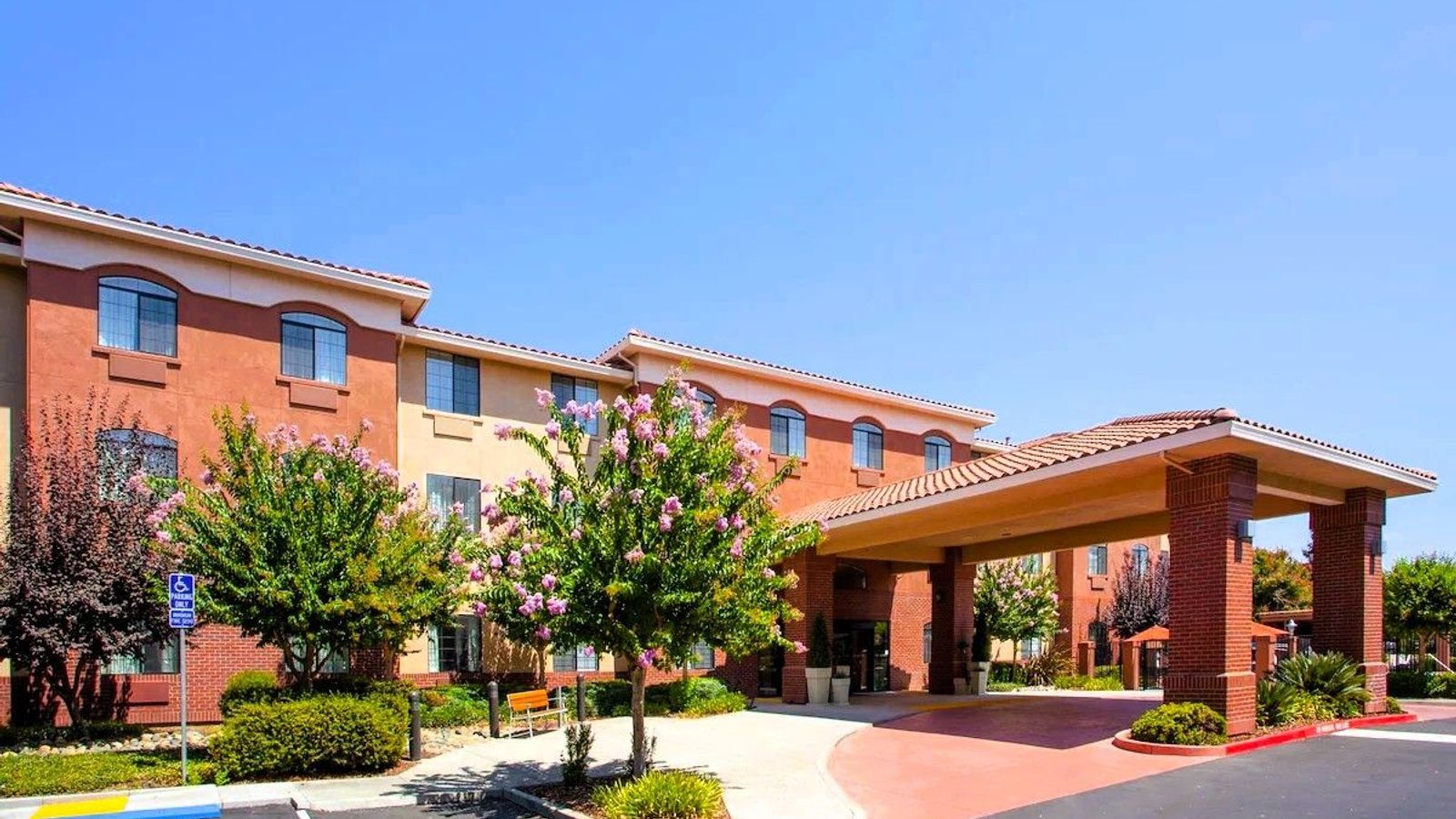Holiday Inn Express & Suites Davis - University Area, an IHG Hotel