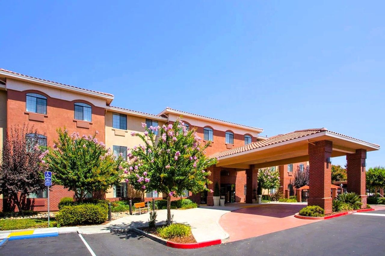 Holiday Inn Express & Suites Davis - University Area, an IHG Hotel