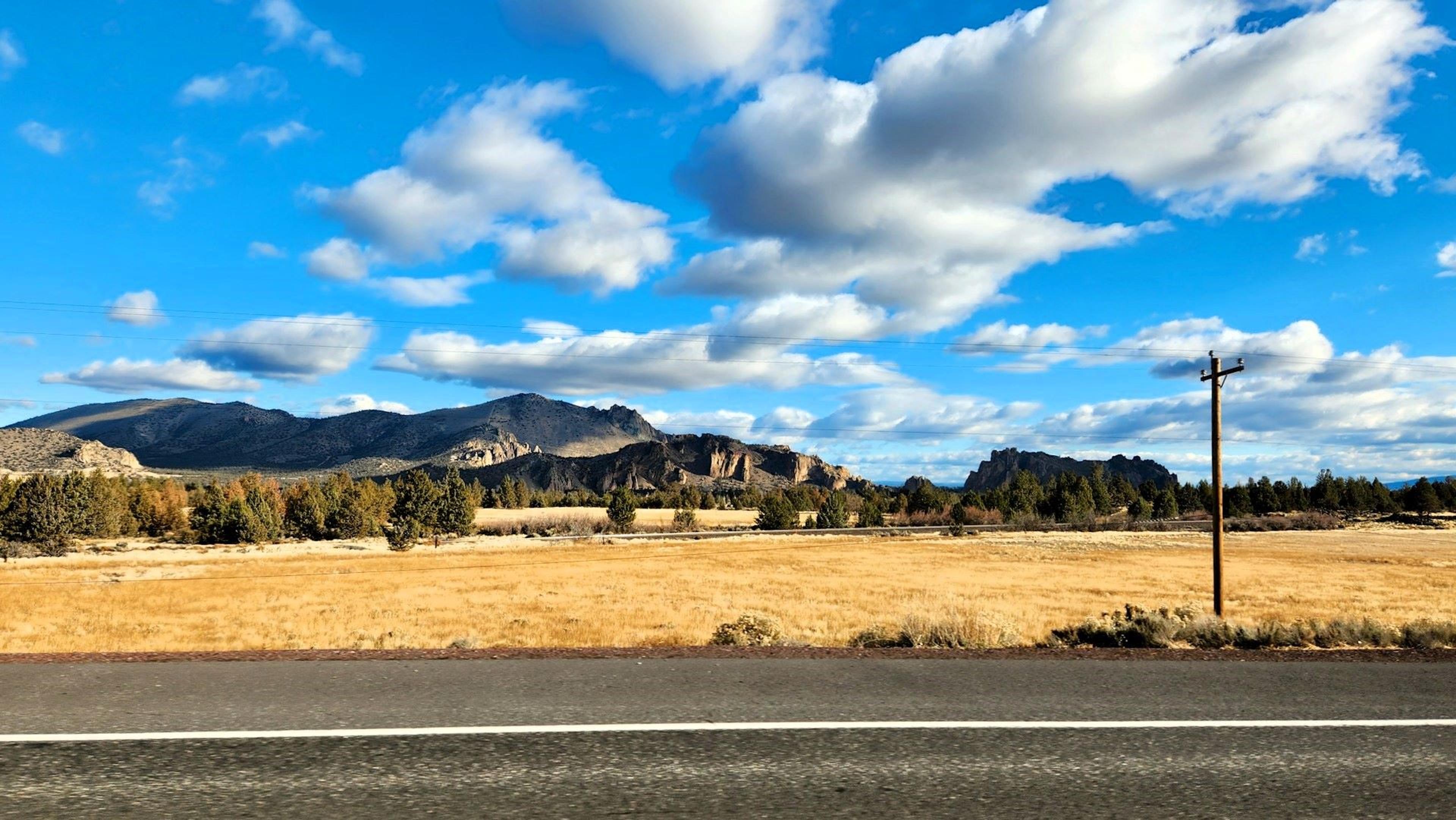 Route 97 highway that goes past Smith Rock State Park near Terrebonne, OR, USA