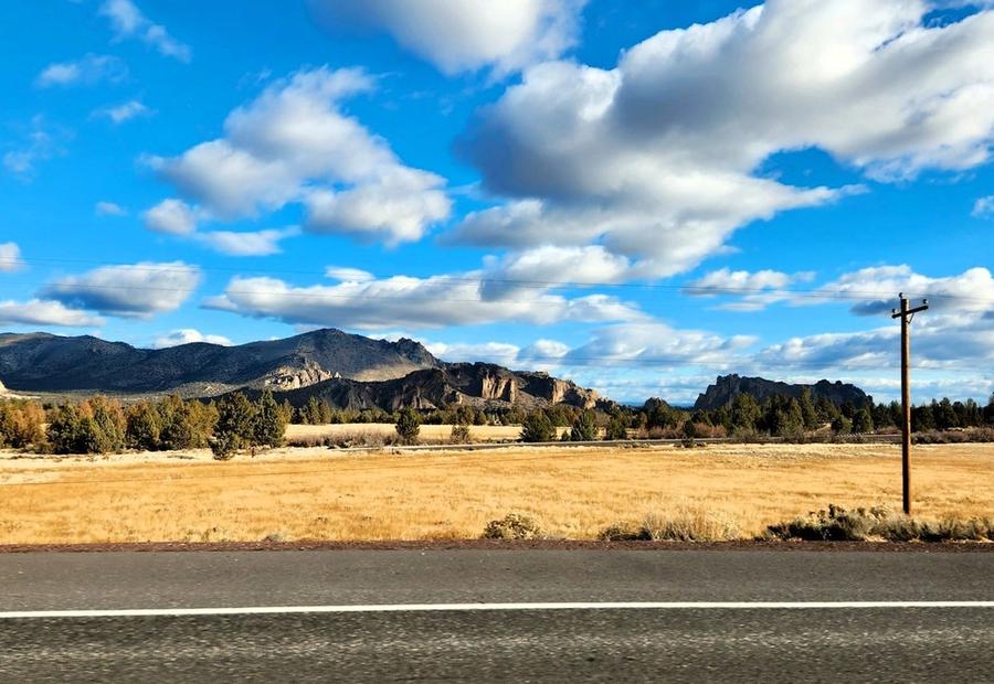 Route 97 highway that goes past Smith Rock State Park near Terrebonne, OR, USA