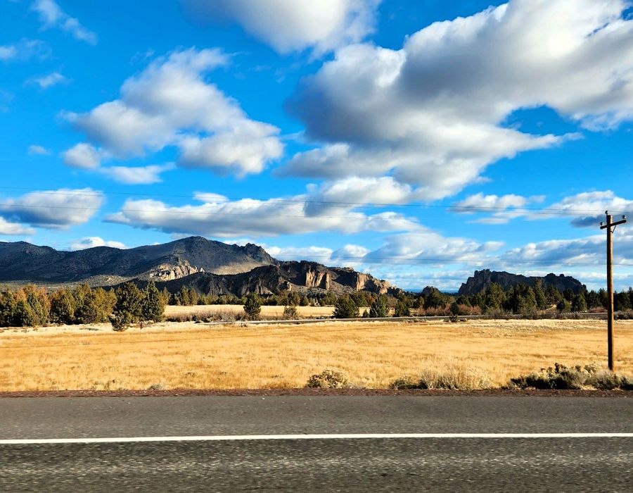 Route 97 highway that goes past Smith Rock State Park near Terrebonne, OR, USA