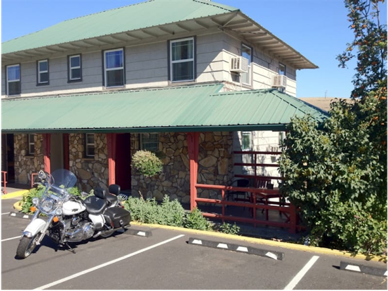Photo of Rugged Country Lodge