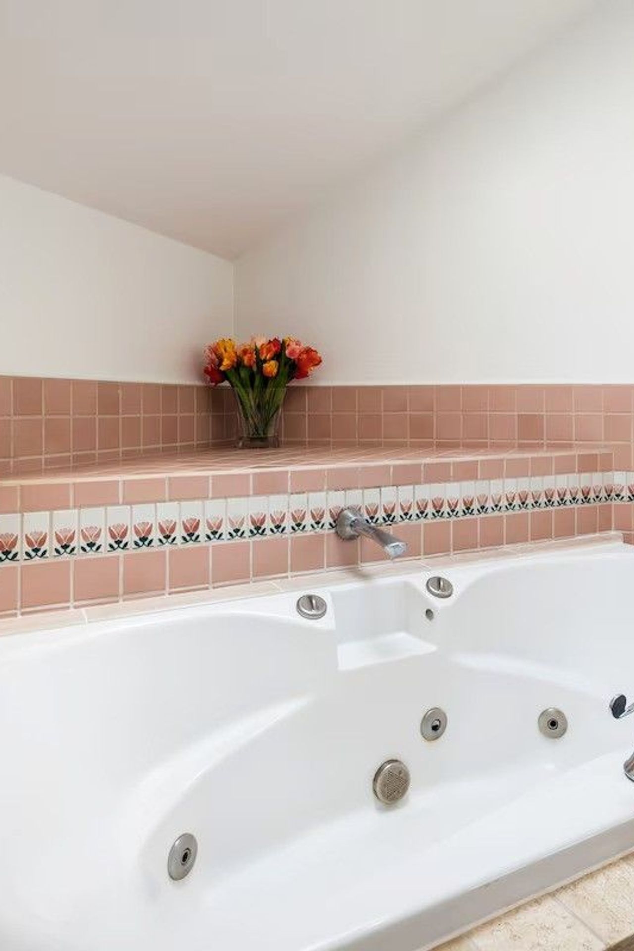 Nantucket Whale Inn, Half Moon Bay Hotel - Whirlpool soaking tub