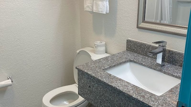 Photo of Howard Johnson by Wyndham Spokane