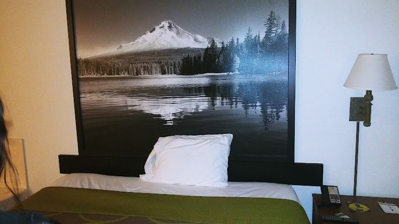 Photo of Super 8 by Wyndham Central Pt Medford