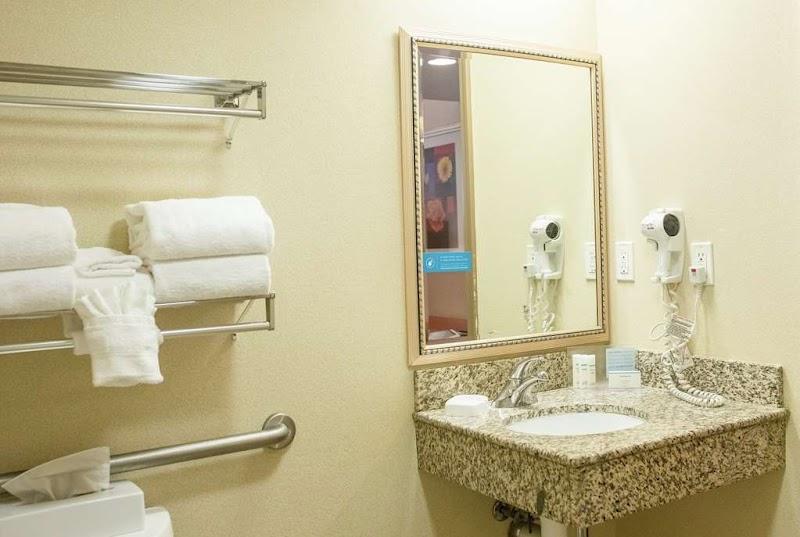 Photo of Hampton Inn & Suites Lathrop