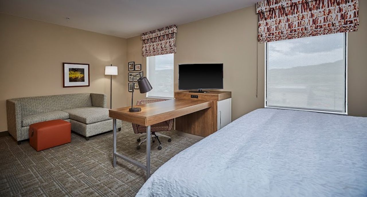 Photo of Hampton Inn & Suites Roseburg