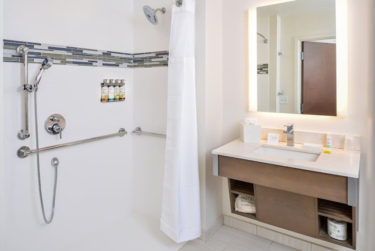 Photo of Even Hotel Eugene, an IHG Hotel - Bathroom, Walk-in shower