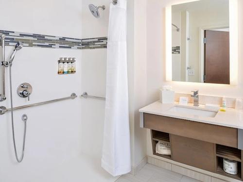 Photo of Even Hotel Eugene, an IHG Hotel - Bathroom, Walk-in shower