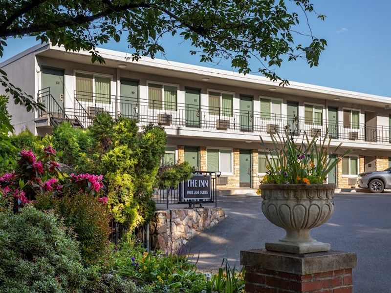 Park Lane Suites and Inn